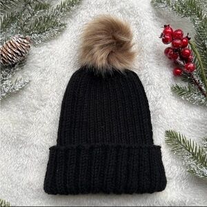 Adult hand knit winter pompom hat‎ - NWOT